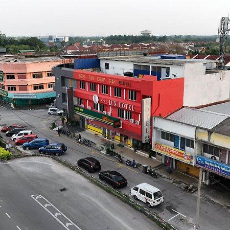 Lux Hotel Teluk Intan Exteriör bild