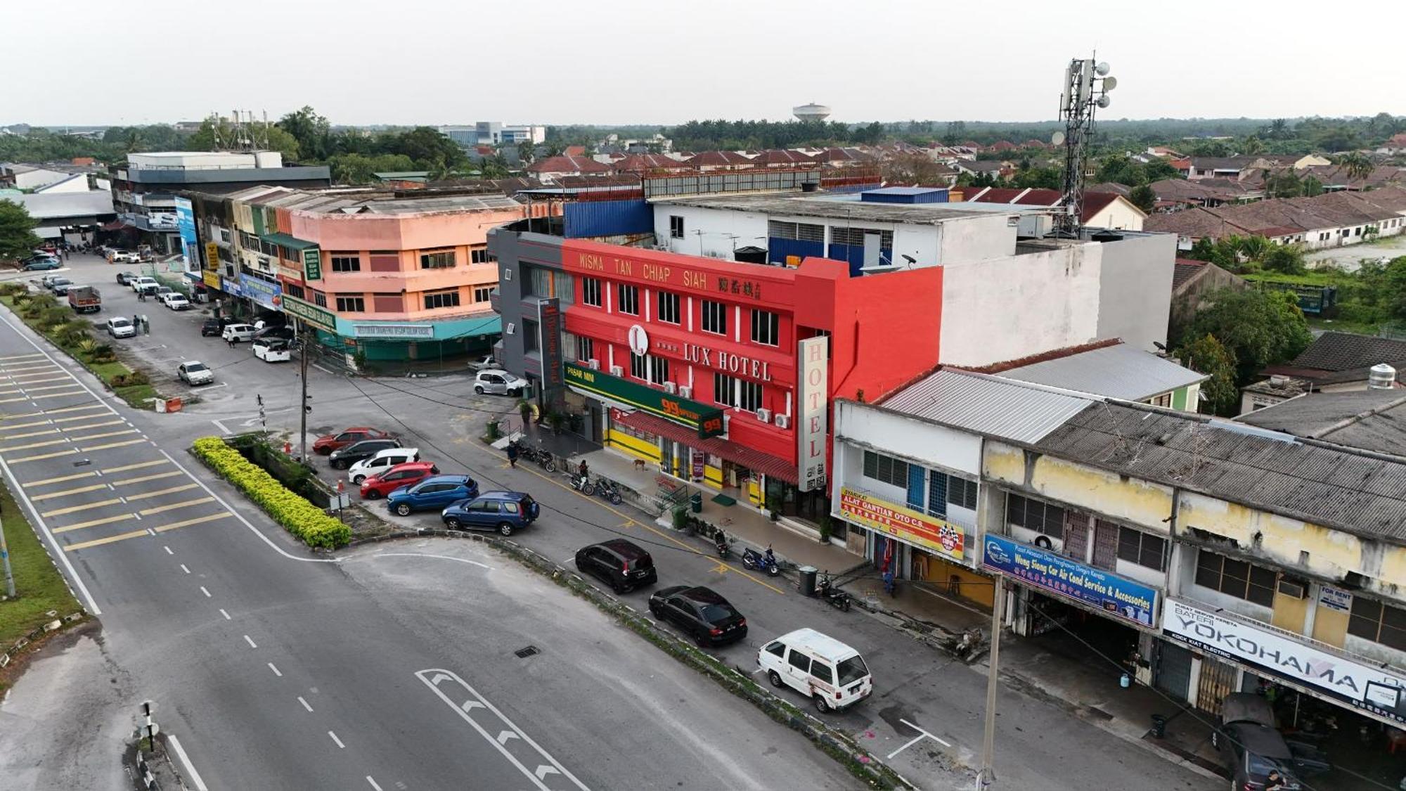 Lux Hotel Teluk Intan Exteriör bild