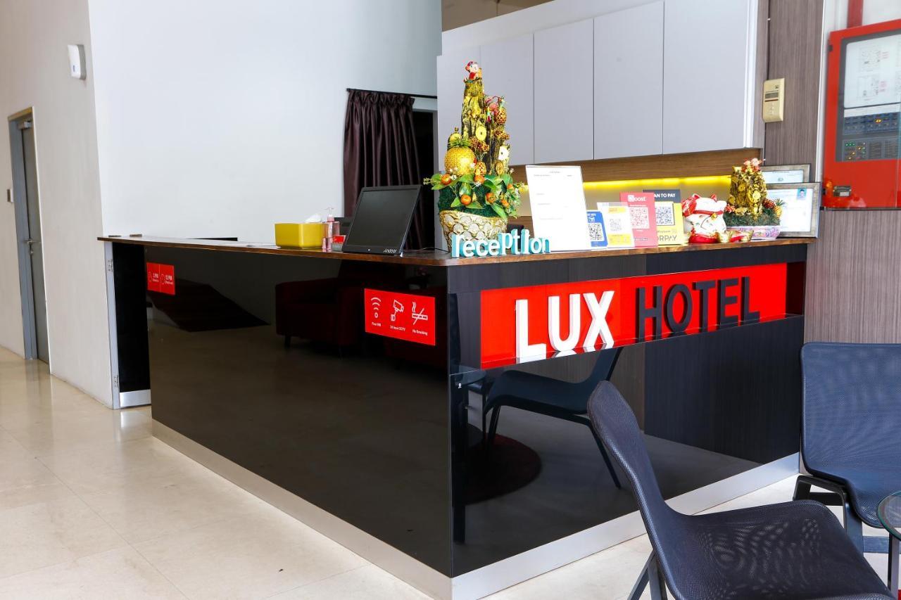 Lux Hotel Teluk Intan Exteriör bild